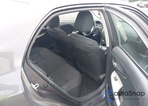 2013 Toyota Corolla S z USA, uszkodzony, nr VIN 2T1BU4EE9DC010241